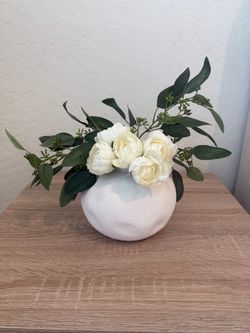 Small Faux  Round white textured ceramic vase arrangement
