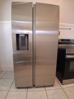 SAMSUNG Stainless Steel Side-by-Side Refrigerator with Ice Dispenser
