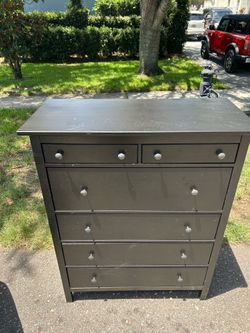 Free - Dresser