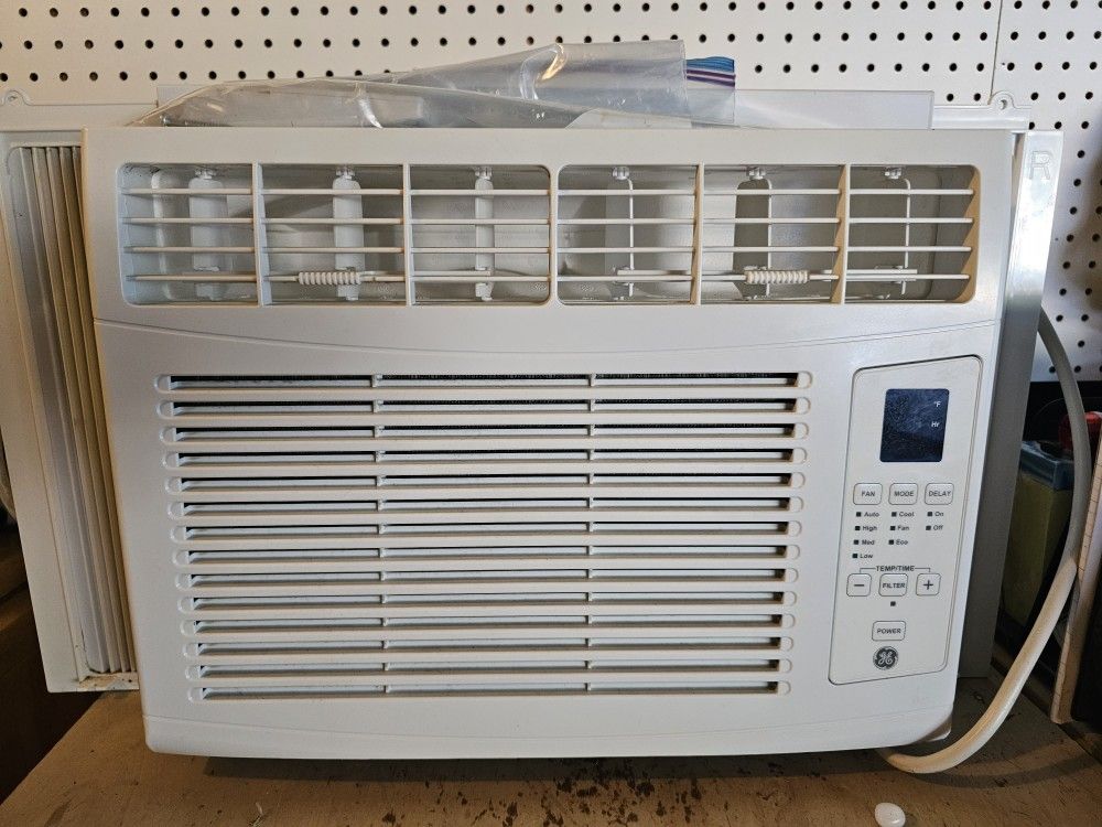 GE 6000 BTU  Window Air Conditioner