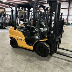 2020 Hyundai 25D-9 Diesel Forklift 