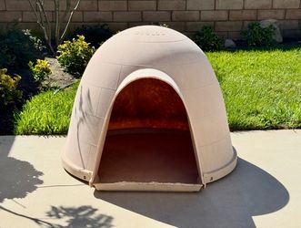 Large Petmate Dogloo Dog House (Igloo Style) - Clean & Weatherproof
