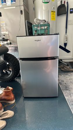 Mini refrigerator
