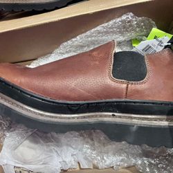 Low Cut Boots / Slip Ons 