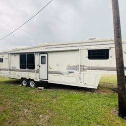 1997- Carriage Lite Series 5th Wheel- 50 Amp