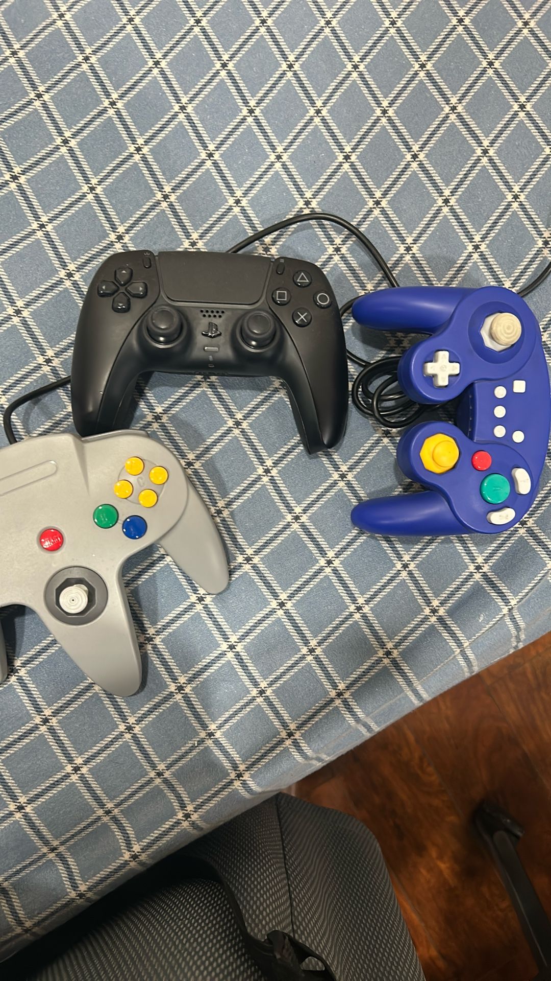 Ps5 controller and nintendo 64 controller and gamecube controller
