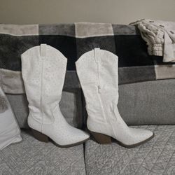 White Pearl Cowgirl Boots – Bridal / Bachelorette 