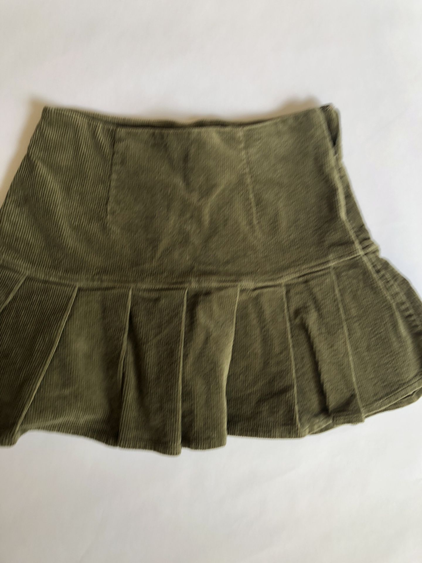 Pleated Skirt With Attached Shorts Size Small