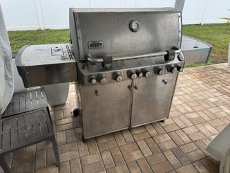 Weber Summit - Works. Needs To Be Cleaned