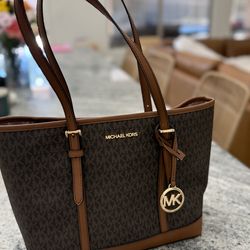 New never used Michael kors purse