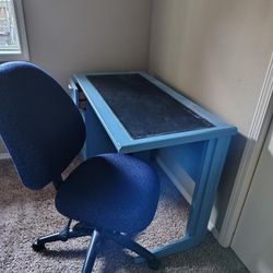 Free Desk And Chair 