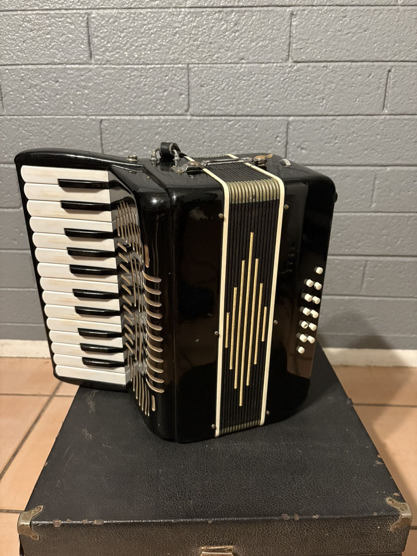 1950s Accordiana 12-Bass Piano Accordion