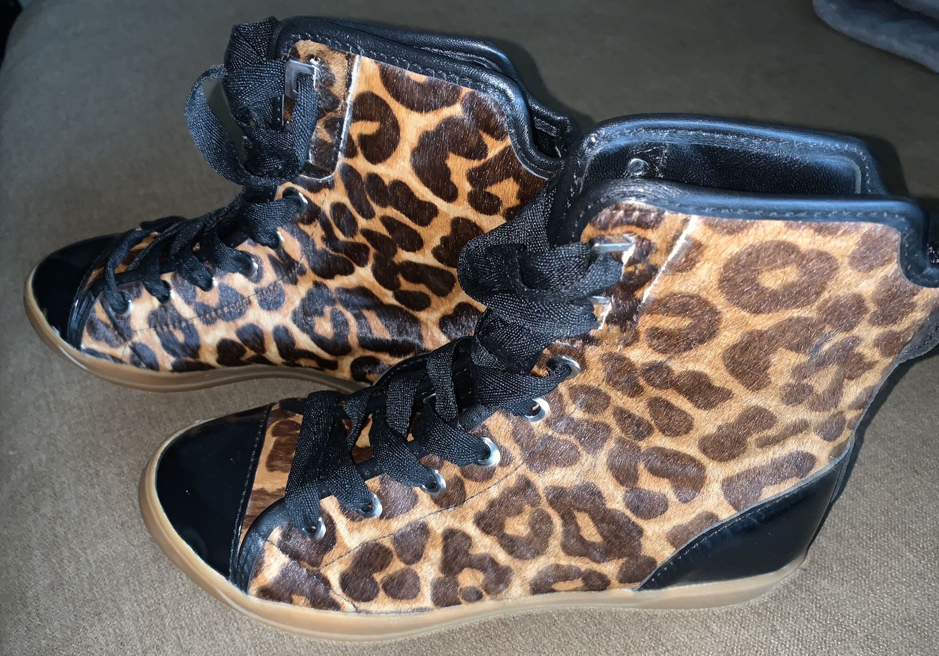 Rare Michael Kors hightop leopard sneakers size 6.5 women’s