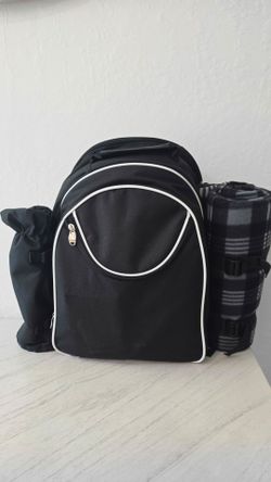 4-Person Picnic Backpack Set – Perfect for Family & Romantic Dates! 💕