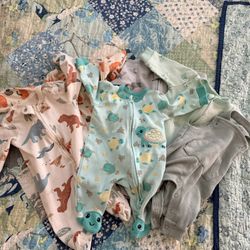 6 Newborn Outfits 