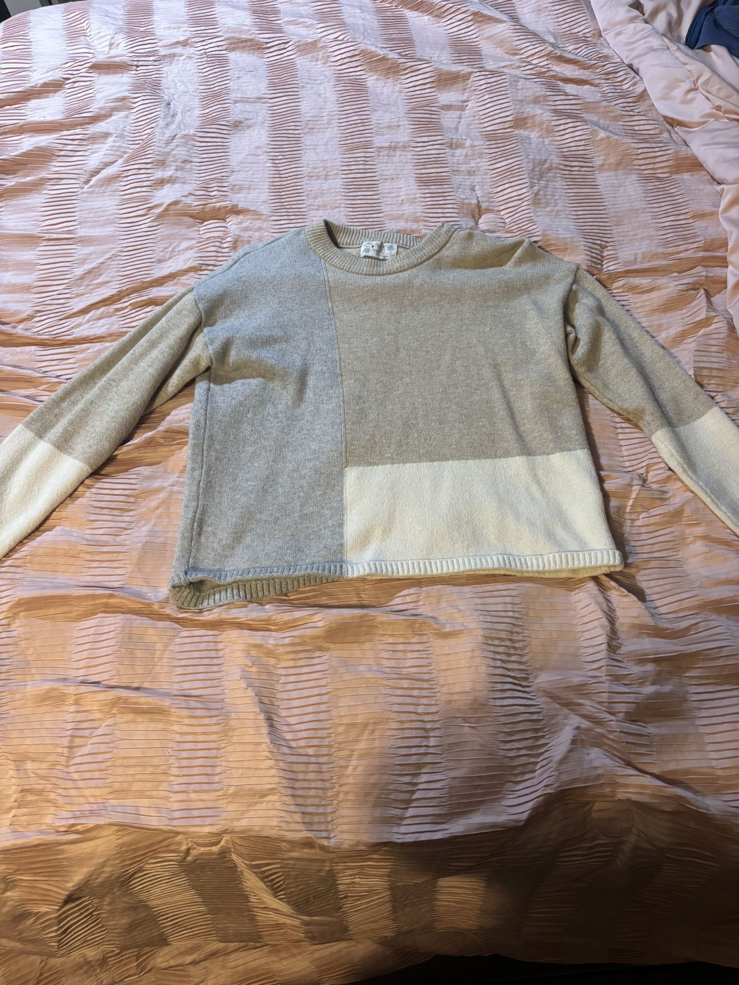 Sweatshirt/ Long Sleeve