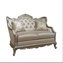 Love Seat 🚚 Delivery Available!