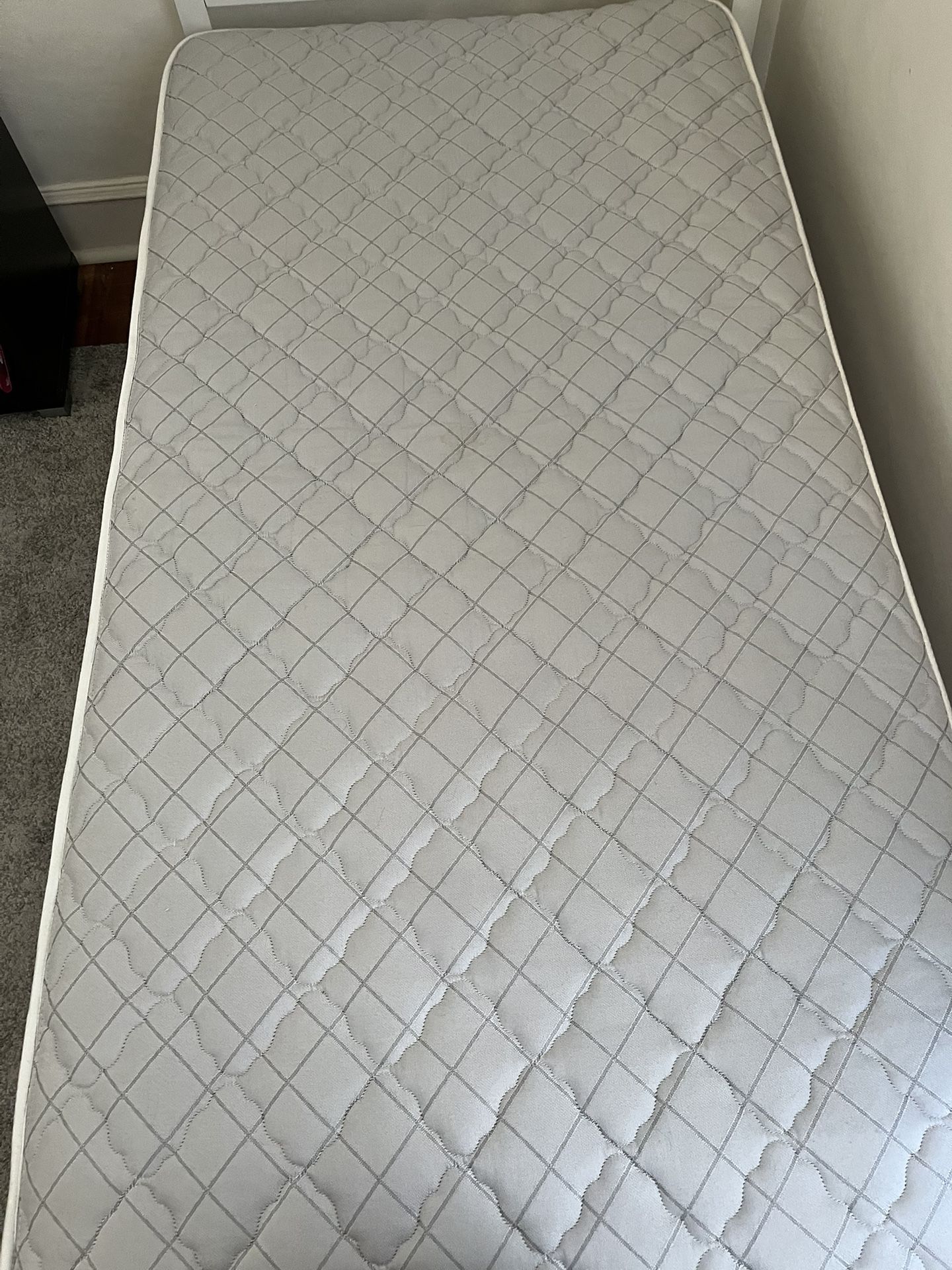 Twin platform Bed perfect Condition