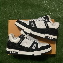 Louis Vuitton Trainer Sneakers Black/White Size 9.5