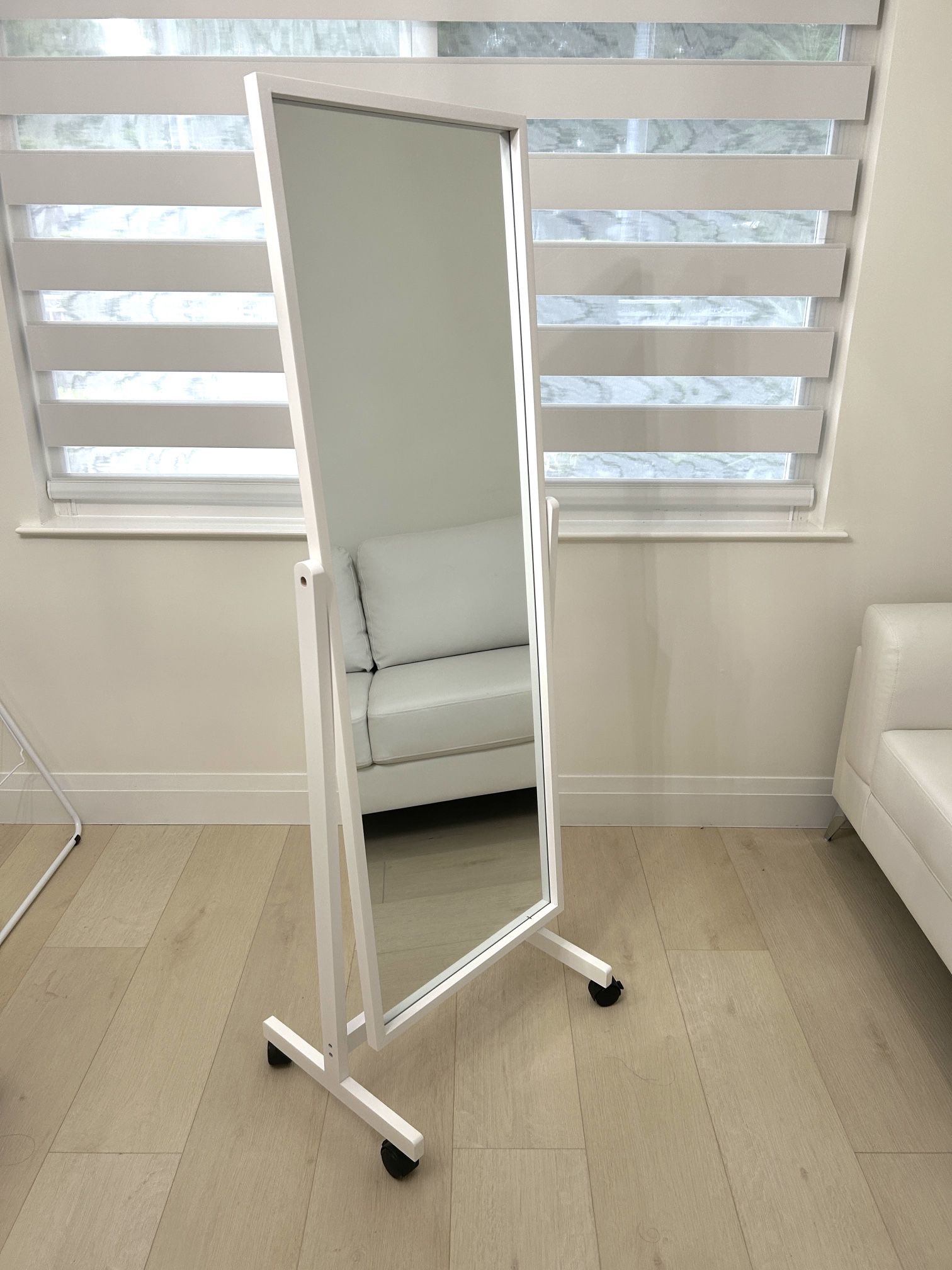 BRAND-NEW Swivel Adjustable Full Length Mirror on Wheels