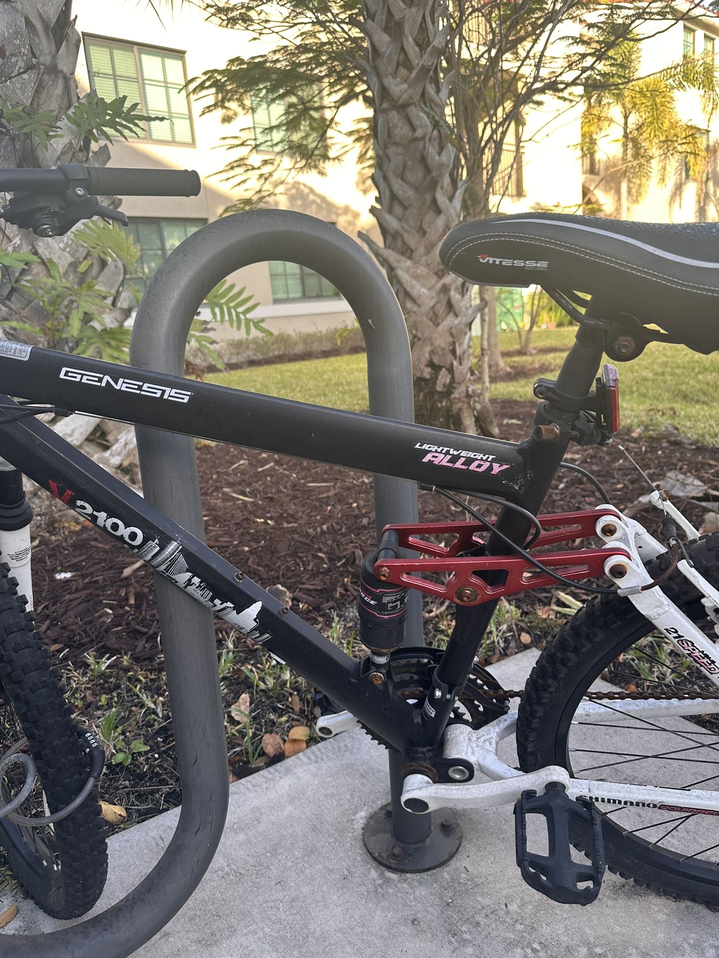 Genesis V2100 XR26 Mountain Bike