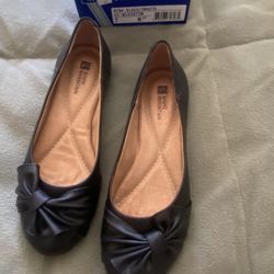 White  Mountain black flat shoes