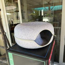 Catasaurus Donut Style Cat Bed