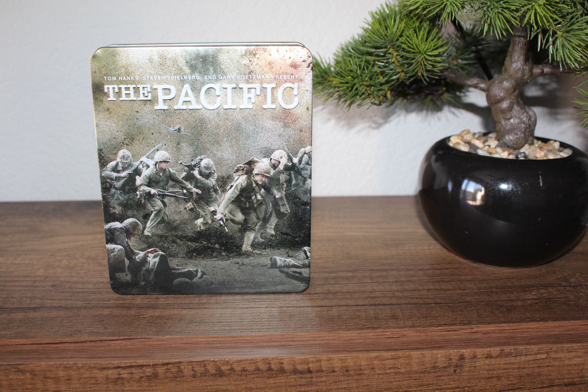 The Pacific (Blu-Ray, 2010, 6-Disc Set) Metal Tin