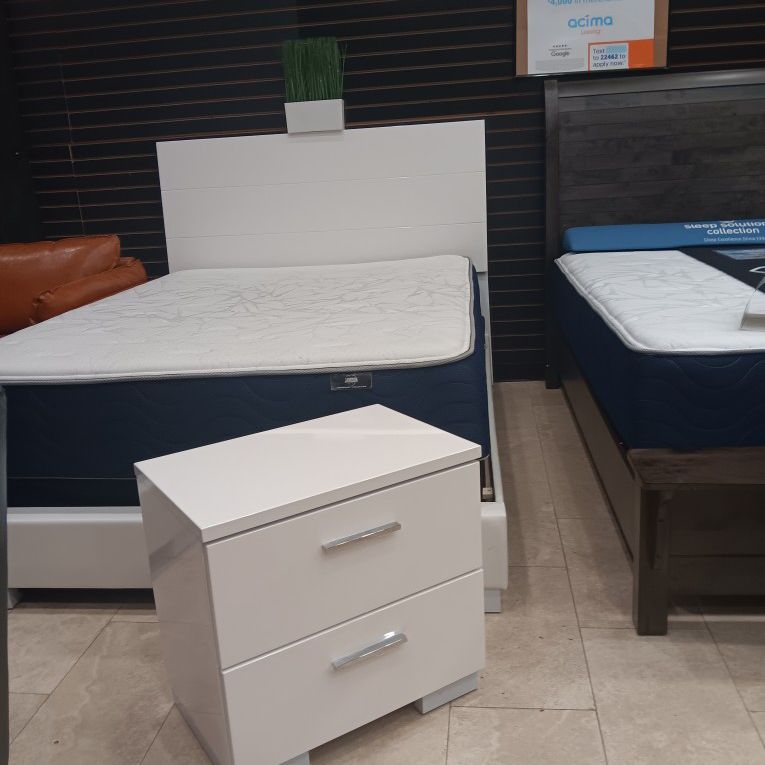 *Manager's Special*---Renaissance Glossy White Queen/King Bed And Nightstand Sets---Limited Inventory!!!---Delivery And Financing Available🤝