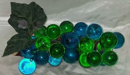 Vintage Acrylic Lucite Grapes Cluster On Driftwood Stem Green 13"