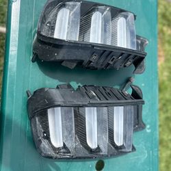 MUSTANG TAIL LIGHTS