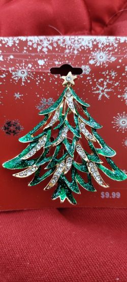 Beautiful Christmas Tree Pin