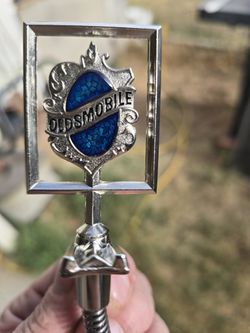 Cutlass Hood Ornament