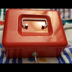 Brand New  Small Safe  With Key ( Never Used ).