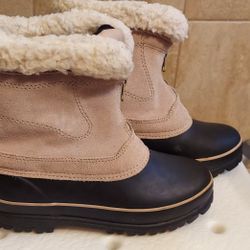 Zippered Boot Size 7 - Like New - Leather Upper, Rubber Bottom