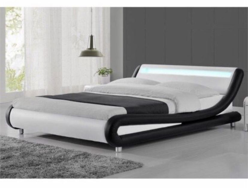 Platform Queen size bed frame  Black/white