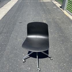 Black Swivel Chair 