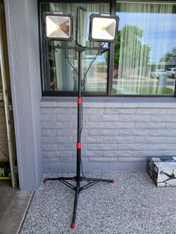 TRIPOD LIGHT