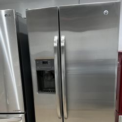 GE stainless Steel Refrigerator 
