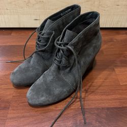 Clarks Artisan Suede Women’s Booty Shoes With Laces Size 6 Grey Leather