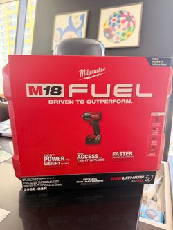 Milwaukee M18 FUEL 3/8" Mid-Torque Impact Wrench Kit