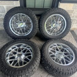 22x10 Moto Metals Ford / Silverado Tahoe Yukon Denali Sierra Universal 6 lug Wheels