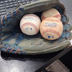 Rawlings baseball glove de colección y 3 pelotas por $40