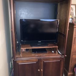 TV armoire Bassett Solid Wood