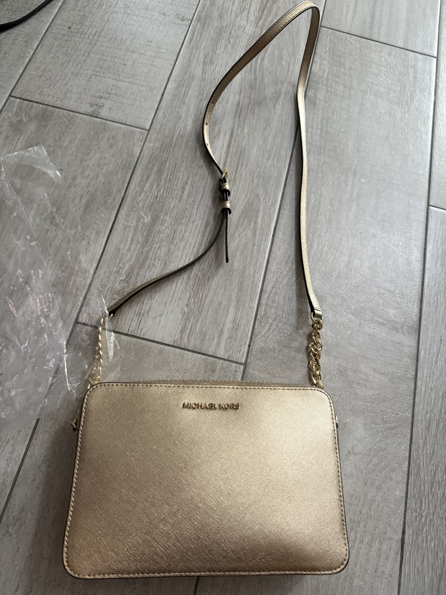 Michael Kors Women Gold Jet Set Large Travel Saffiano Crossbody Bag