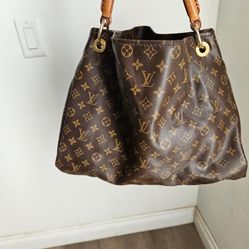 Louis Vuitton Artsy  Leather Hang Bag