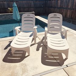 Outdoor Lounge Chairs 