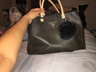 Guess medium sized purse