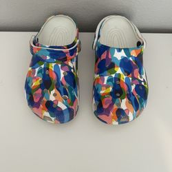 Good Condition- Original  Women’s Crocks/ Size 6