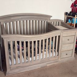 2in1 Crib and Changing Table With Mattress